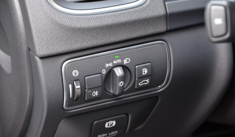 Tikko ievests. 2014. Gada modelis. Volvo. V60 Plug-In Hybrid Summum. 2.4D6 (158kw -215z/s diesel + 50Kw-68z/s Electro= 283z/s) Awd pilnpiedziņa. full