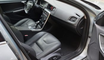 Tikko ievests. 2014. Gada modelis. Volvo. V60 Plug-In Hybrid Summum. 2.4D6 (158kw -215z/s diesel + 50Kw-68z/s Electro= 283z/s) Awd pilnpiedziņa. full