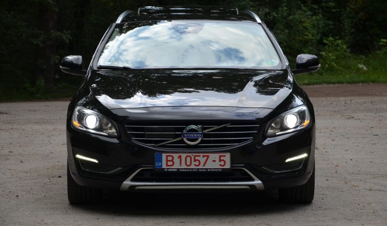 Tikko ievests. 2014. Gada modelis. Volvo. V60 Plug-In Hybrid Summum. 2.4D6 (158kw -215z/s diesel + 50Kw-68z/s Electro= 283z/s) Awd pilnpiedziņa. full