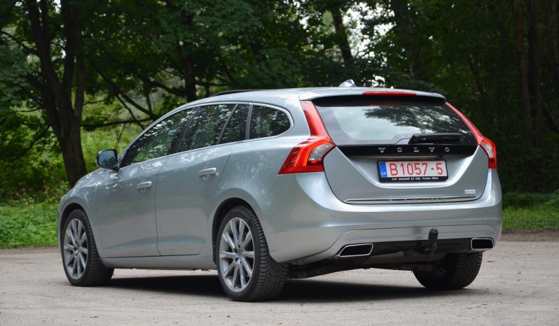 Tikko ievests. 2014. Gada modelis. Volvo. V60 Plug-In Hybrid Summum. 2.4D6 (158kw -215z/s diesel + 50Kw-68z/s Electro= 283z/s) Awd pilnpiedziņa. full