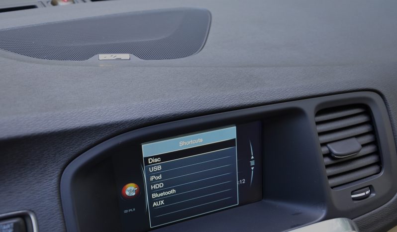 Tikko ievests. 2014. Gada modelis. Volvo. V60 Plug-In Hybrid Summum. 2.4D6 (158kw -215z/s diesel + 50Kw-68z/s Electro= 283z/s) Awd pilnpiedziņa. full