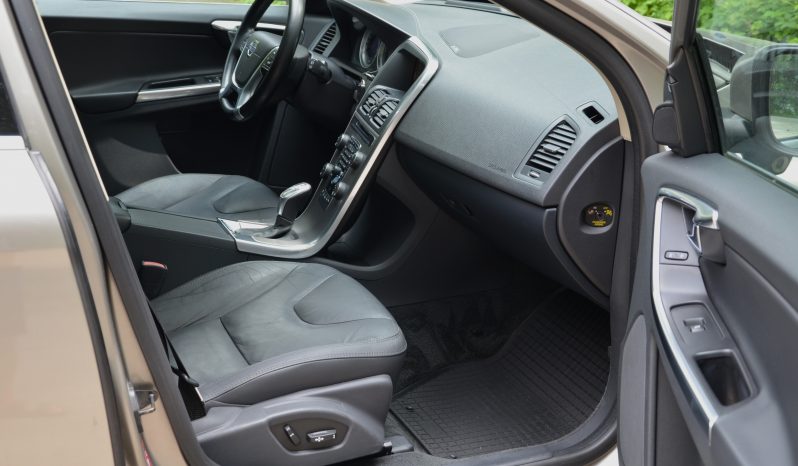 Tikko ievests. Volvo XC 60 Summum 2.4 D5 (158kw-215z/s) Dīzelis Awd (4×4) Pilnpiedziņa ar automātisko ātrumkārbu. full