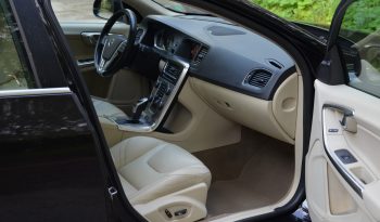 Tikko ievests. 2014. Gada modelis. Volvo. V60 Plug-In Hybrid Summum. 2.4D6 (158kw -215z/s diesel + 50Kw-68z/s Electro= 283z/s) Awd pilnpiedziņa. full