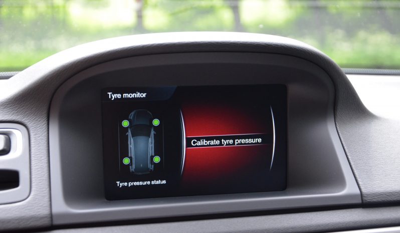 Tikko ievests. Volvo XC 70 Summum 2.4 Dīzelis 4×4 Awd . Ar automātisko ātrumkārbu. full
