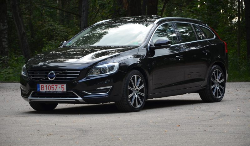 Tikko ievests. 2014. Gada modelis. Volvo. V60 Plug-In Hybrid Summum. 2.4D6 (158kw -215z/s diesel + 50Kw-68z/s Electro= 283z/s) Awd pilnpiedziņa. full
