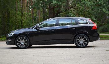 Tikko ievests. 2014. Gada modelis. Volvo. V60 Plug-In Hybrid Summum. 2.4D6 (158kw -215z/s diesel + 50Kw-68z/s Electro= 283z/s) Awd pilnpiedziņa. full
