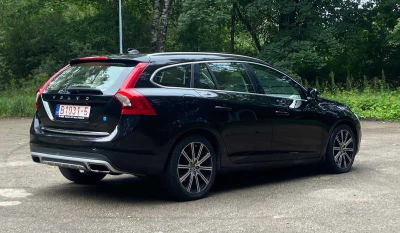 DRĪZUMĀ- Volvo. V60 Plug-In Hybrid Summum. 2.4D6 (162kw -220z/s diesel + 50Kw-68z/s Electro= 288z/s) Awd pilnpiedziņa. full