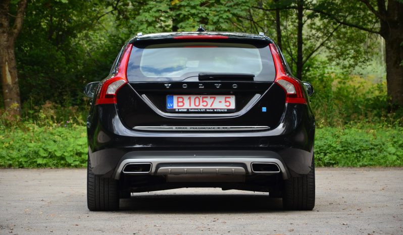 Tikko ievests. 2014. Gada modelis. Volvo. V60 Plug-In Hybrid Summum. 2.4D6 (158kw -215z/s diesel + 50Kw-68z/s Electro= 283z/s) Awd pilnpiedziņa. full