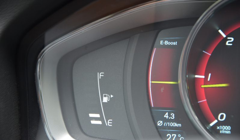 Tikko ievests. 2014. Gada modelis. Volvo. V60 Plug-In Hybrid Summum. 2.4D6 (158kw -215z/s diesel + 50Kw-68z/s Electro= 283z/s) Awd pilnpiedziņa. full
