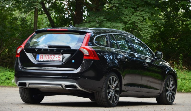 Tikko ievests. 2014. Gada modelis. Volvo. V60 Plug-In Hybrid Summum. 2.4D6 (158kw -215z/s diesel + 50Kw-68z/s Electro= 283z/s) Awd pilnpiedziņa. full