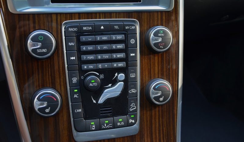 Tikko ievests Volvo XC 60 Summum 2.4 D5 (158kw-215z/s) Dīzelis Awd (4×4) Pilnpiedziņa ar automātisko ātrumkārbu. full