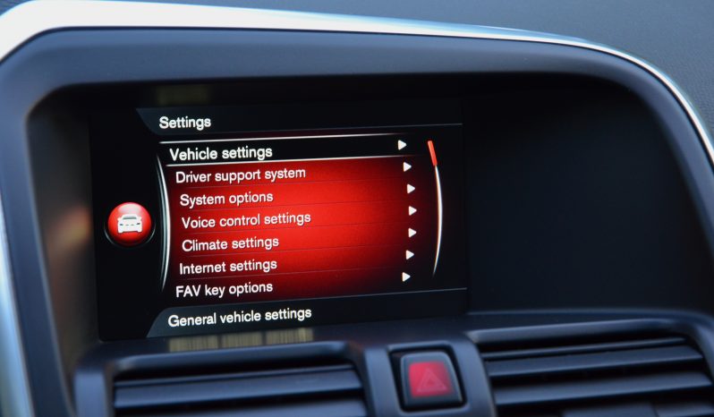 Tikko ievests Volvo XC 60 Summum 2.4 D5 (158kw-215z/s) Dīzelis Awd (4×4) Pilnpiedziņa ar automātisko ātrumkārbu. full