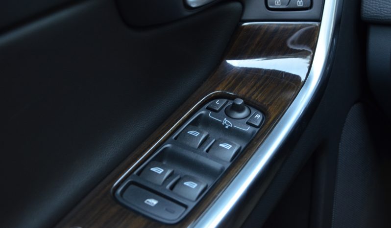 Tikko ievests Volvo XC 60 Summum 2.4 D5 (158kw-215z/s) Dīzelis Awd (4×4) Pilnpiedziņa ar automātisko ātrumkārbu. full