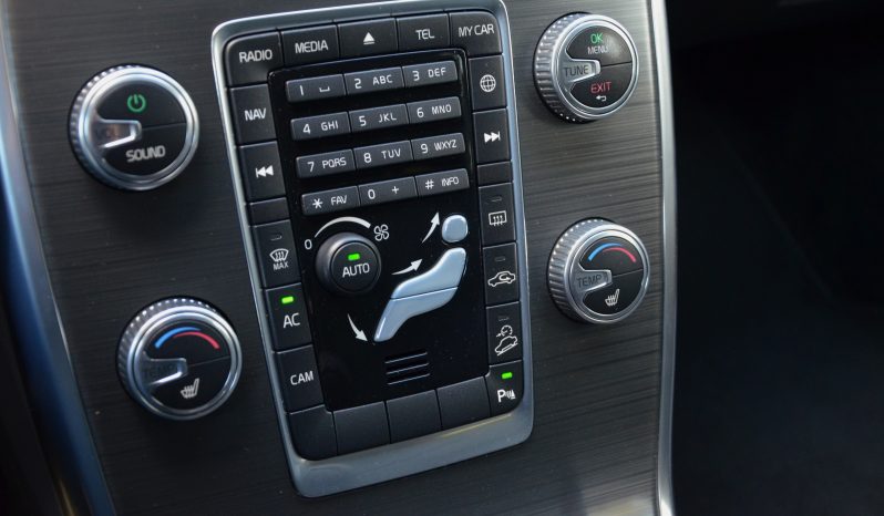 Tikko ievests-Volvo XC 70 Summum 2.4 Dīzelis 4×4 Awd . Ar automātisko ātrumkārbu. full