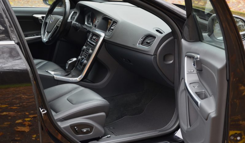 Tikko ievests. Volvo S60 Summum 2.4D5 (158kw-215z/s) Dīzelis. Ar automātisko ātrumkārbu. full