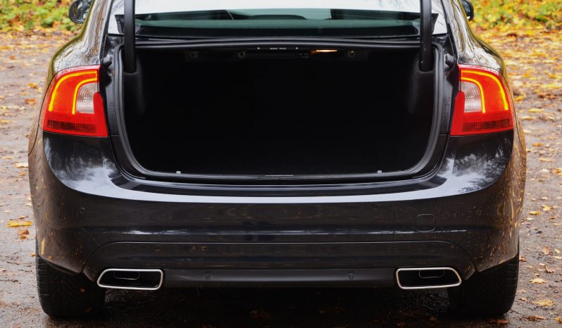 Tikko ievests. Volvo S60 Summum 2.4D5 (158kw-215z/s) Dīzelis. Ar automātisko ātrumkārbu. full