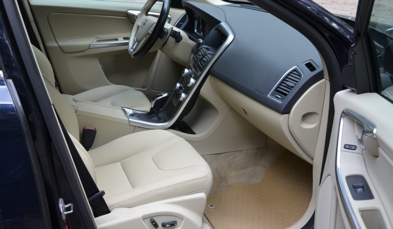 Tikko ievests. 2016 gada Modelis Volvo XC 60 Summum Xenium 2.4 Dīzelis Awd (4×4) Pilnpiedziņa ar automātisko ātrumkārbu. full