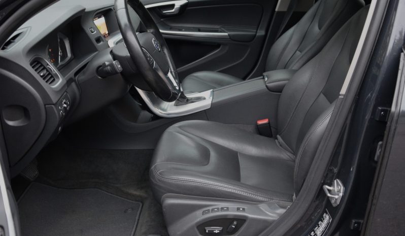 Tikko ievests. Volvo V60 Cross Country Summum 2.4 Dīzelis Awd (4×4) Pilnpiedziņa ar automātisko ātrumkārbu. full