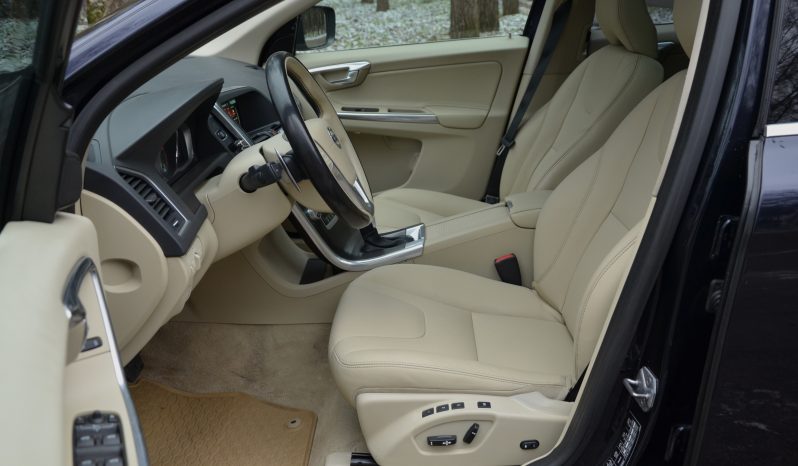 Tikko ievests. 2016 gada Modelis Volvo XC 60 Summum Xenium 2.4 Dīzelis Awd (4×4) Pilnpiedziņa ar automātisko ātrumkārbu. full