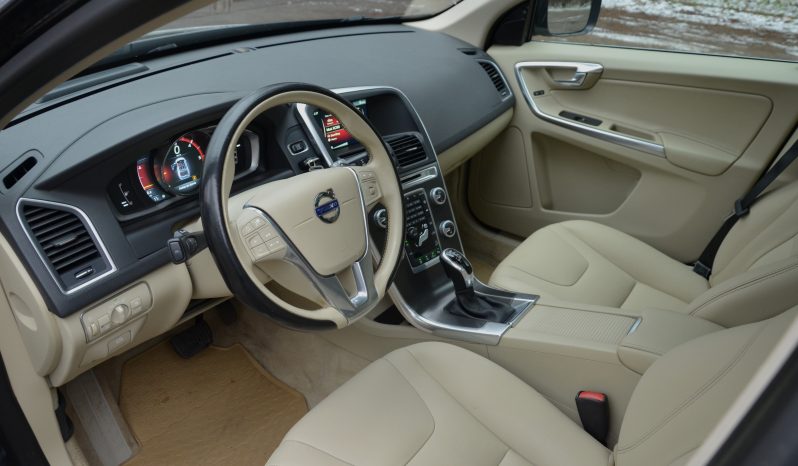 Tikko ievests. 2016 gada Modelis Volvo XC 60 Summum Xenium 2.4 Dīzelis Awd (4×4) Pilnpiedziņa ar automātisko ātrumkārbu. full