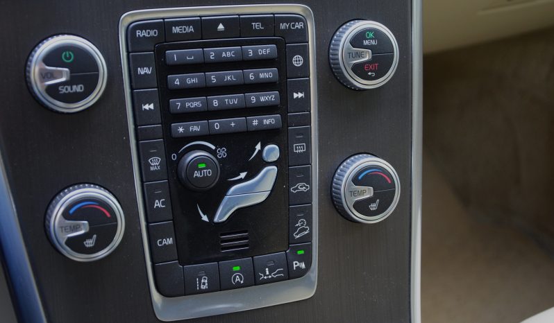 Tikko ievests. 2016 gada Modelis Volvo XC 60 Summum Xenium 2.4 Dīzelis Awd (4×4) Pilnpiedziņa ar automātisko ātrumkārbu. full