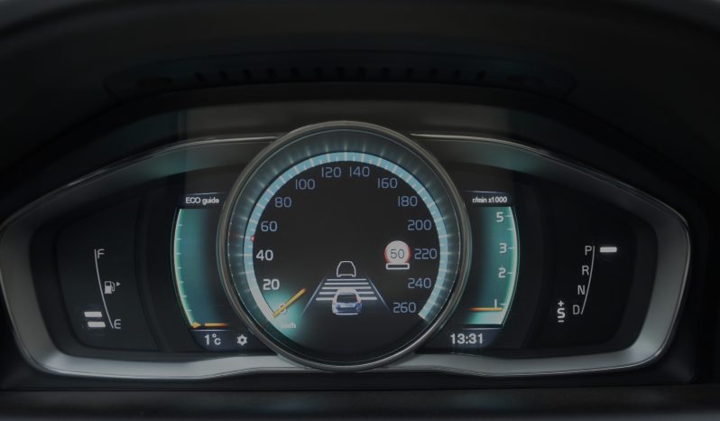 Tikko ievests. 2016 gada Modelis Volvo XC 60 Summum Xenium 2.4 Dīzelis Awd (4×4) Pilnpiedziņa ar automātisko ātrumkārbu. full