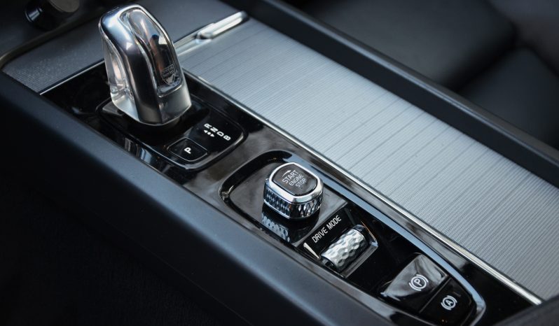 Tikko Ievests. Volvo Xc60 Inscription T8 Plug-in Hybrid Polestar Engineered. 2.0 Benzīns/elektrība. Pilnpiedziņa 4×4 Awd . full