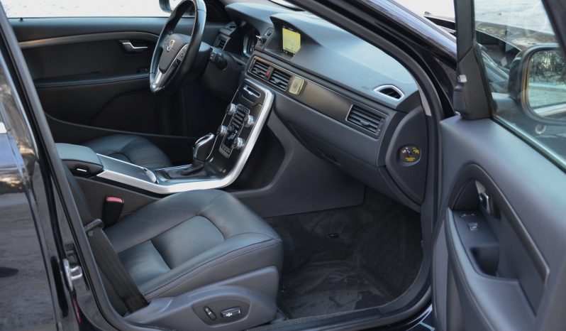 DRĪZUMA-Volvo Xc70 Summum XENIUM 2.4 D5 (158KW- 215 z/s)  4×4 AWD full