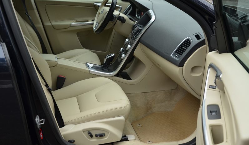 Tikko ievests. 2016 gada Modelis Volvo XC 60 Summum Xenium 2.4 Dīzelis Awd (4×4) Pilnpiedziņa ar automātisko ātrumkārbu. full