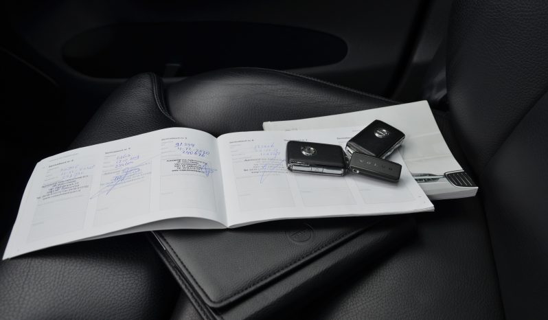 Tikko Ievests. Volvo Xc60 Inscription T8 Plug-in Hybrid Polestar Engineered. 2.0 Benzīns/elektrība. Pilnpiedziņa 4×4 Awd . full