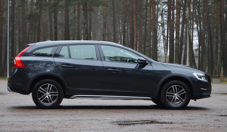 Tikko ievests. Volvo V60 Cross Country Summum 2.4 Dīzelis Awd (4×4) Pilnpiedziņa ar automātisko ātrumkārbu. full