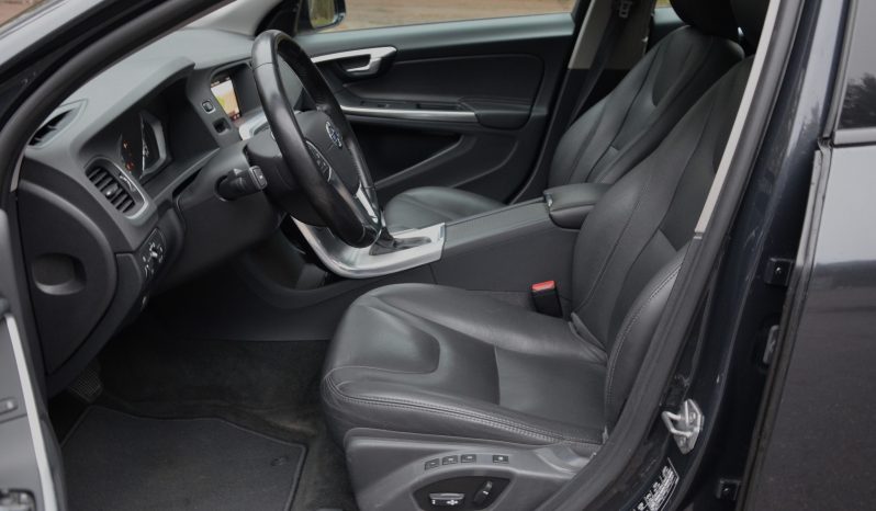 Tikko ievests. Volvo V60 Cross Country Summum 2.4 Dīzelis Awd (4×4) Pilnpiedziņa ar automātisko ātrumkārbu. full