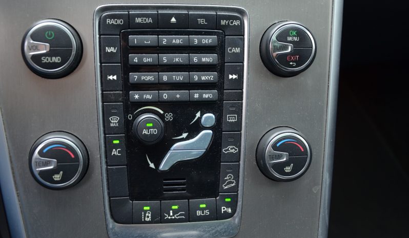 Drīzumā Volvo XC 60 Summum Xenium 2.4 D5 (158kw-215z/s) Dīzelis Awd (4×4) Pilnpiedziņa ar automātisko ātrumkārbu. full