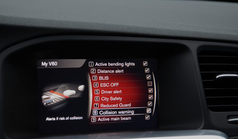 Tikko ievests. Volvo V60 Cross Country Summum 2.4 Dīzelis Awd (4×4) Pilnpiedziņa ar automātisko ātrumkārbu. full