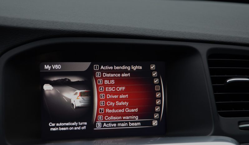 Tikko ievests. Volvo V60 Cross Country Summum 2.4 Dīzelis Awd (4×4) Pilnpiedziņa ar automātisko ātrumkārbu. full