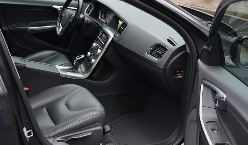 Tikko ievests. Volvo V60 Cross Country Summum 2.4 Dīzelis Awd (4×4) Pilnpiedziņa ar automātisko ātrumkārbu. full