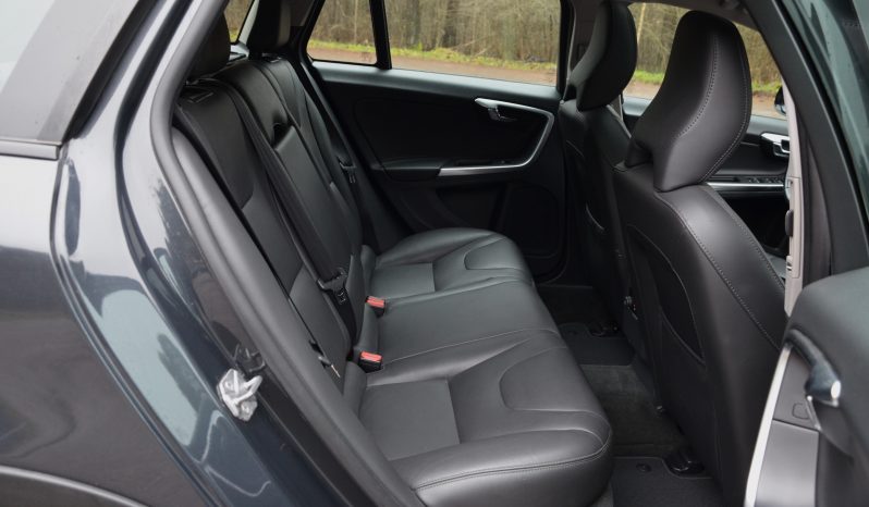 Tikko ievests. Volvo V60 Cross Country Summum 2.4 Dīzelis Awd (4×4) Pilnpiedziņa ar automātisko ātrumkārbu. full