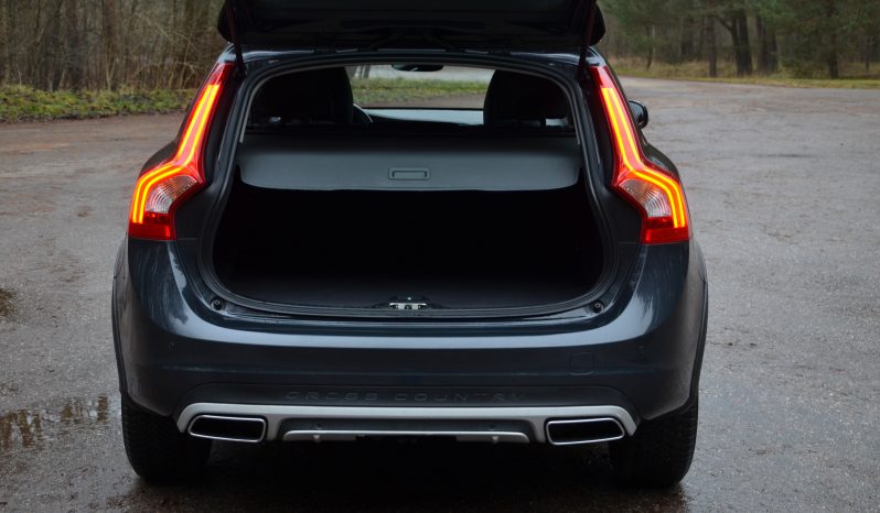 Tikko ievests. Volvo V60 Cross Country Summum 2.4 Dīzelis Awd (4×4) Pilnpiedziņa ar automātisko ātrumkārbu. full