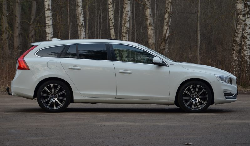 Tikko ievests 2016. Gada modelis. Volvo. V60 Plug-In Hybrid Summum. 2.4D6 (162kw -220z/s diesel + 50Kw-68z/s Electro= 288z/s) Awd pilnpiedziņa. full