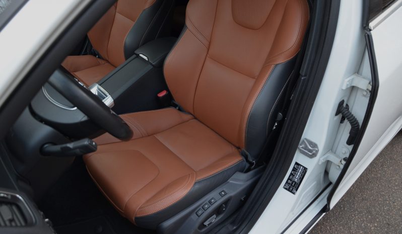 Tikko ievests 2016. Gada modelis. Volvo. V60 Plug-In Hybrid Summum. 2.4D6 (162kw -220z/s diesel + 50Kw-68z/s Electro= 288z/s) Awd pilnpiedziņa. full