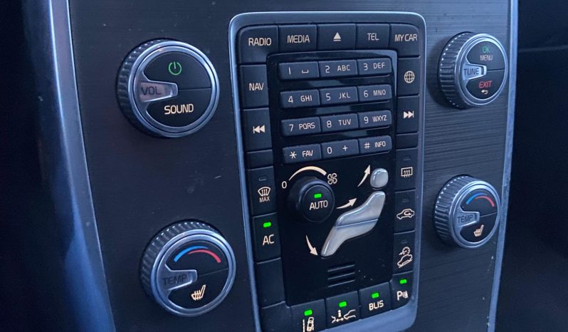 DRĪZUMA-Volvo Xc70 Summum XENIUM 2.4 D5 (158KW- 215 z/s)  4×4 AWD full