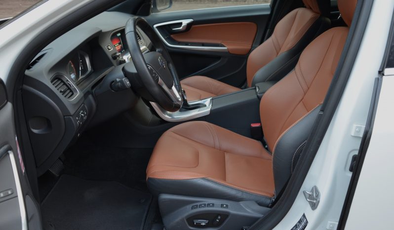 Tikko ievests 2016. Gada modelis. Volvo. V60 Plug-In Hybrid Summum. 2.4D6 (162kw -220z/s diesel + 50Kw-68z/s Electro= 288z/s) Awd pilnpiedziņa. full