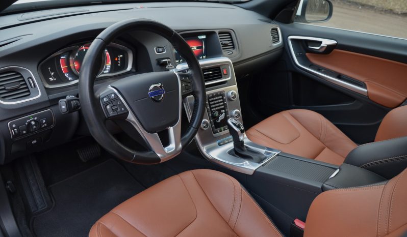 Tikko ievests 2016. Gada modelis. Volvo. V60 Plug-In Hybrid Summum. 2.4D6 (162kw -220z/s diesel + 50Kw-68z/s Electro= 288z/s) Awd pilnpiedziņa. full