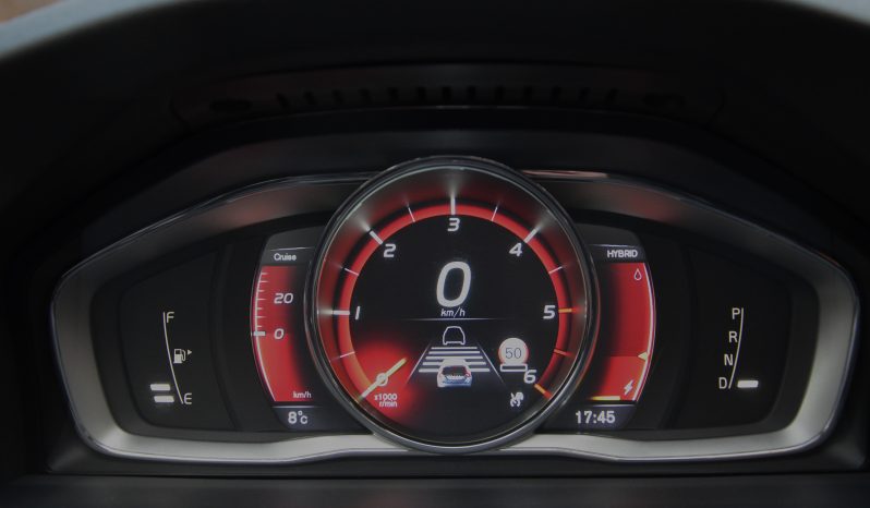 Tikko ievests 2016. Gada modelis. Volvo. V60 Plug-In Hybrid Summum. 2.4D6 (162kw -220z/s diesel + 50Kw-68z/s Electro= 288z/s) Awd pilnpiedziņa. full