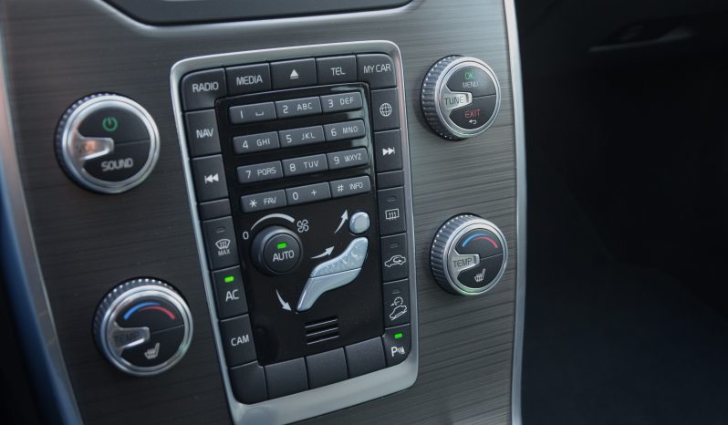 Tikko ievests-Volvo XC 70 Summum 2.4 Dīzelis 4×4 Awd . Ar automātisko ātrumkārbu. full