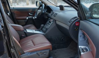 Tikko ievests. Volvo Xc90 Summum 2.4D5 (147Kw-200 Z/s) Dīzelis 7-Vietas Awd (4×4) ar automātisko ātrumkārbu. Krāsa-Ember Black Metallic . full