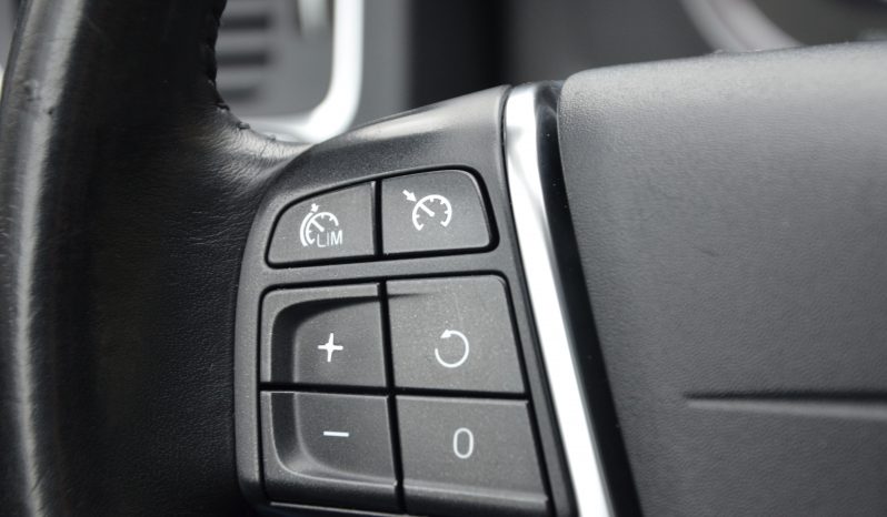 Tikko ievests. Volvo. V60 4×4 AWD  Summum. 2.4D5 (158kw -215z/s) Dīzelis ar automatisko ātrumkārbu.   full