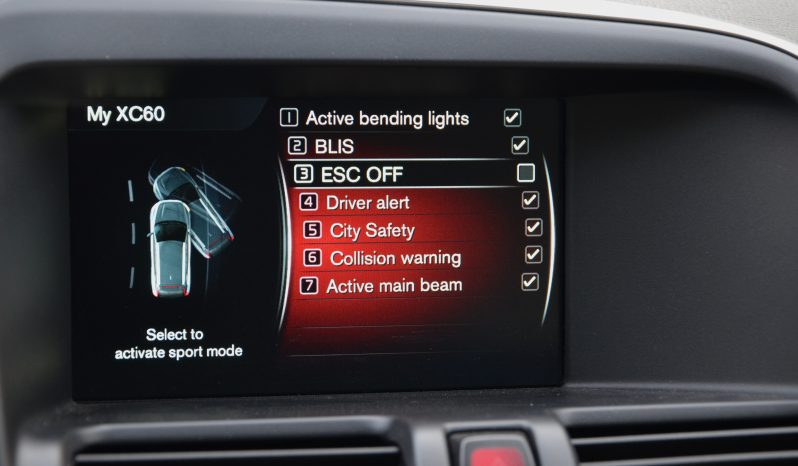 Tikko ievests. 2016 gada Modelis Volvo XC 60 Summum Xenium 2.4 Dīzelis Awd (4×4) Pilnpiedziņa ar automātisko ātrumkārbu. full