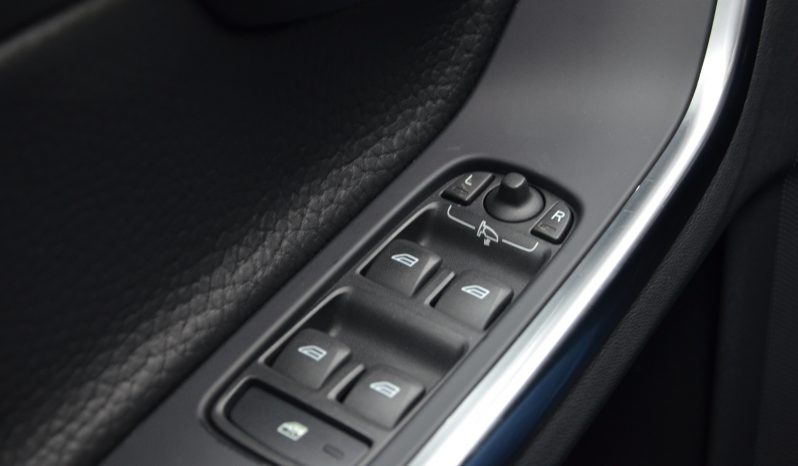 Tikko ievests. Volvo. V60 4×4 AWD  Summum. 2.4D5 (158kw -215z/s) Dīzelis ar automatisko ātrumkārbu.   full