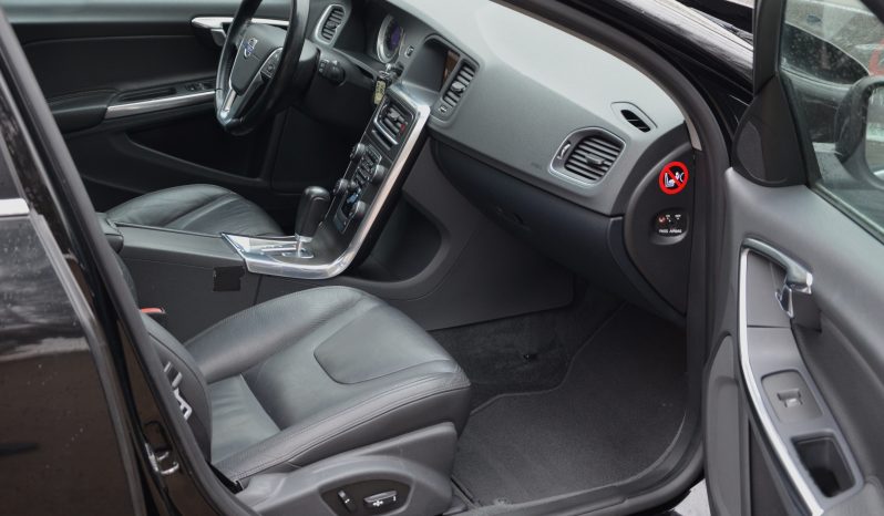 Tikko ievests. Volvo. V60 4×4 AWD  Summum. 2.4D5 (158kw -215z/s) Dīzelis ar automatisko ātrumkārbu.   full